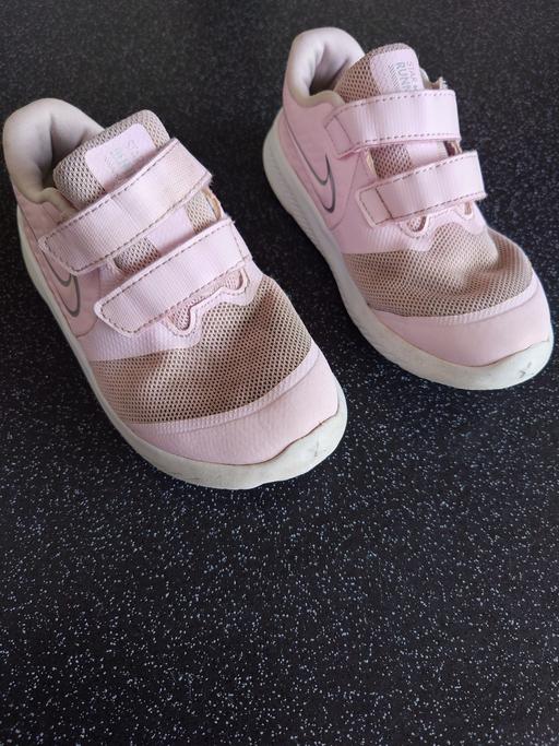  — Girls pink Nike trainers size 9.5
