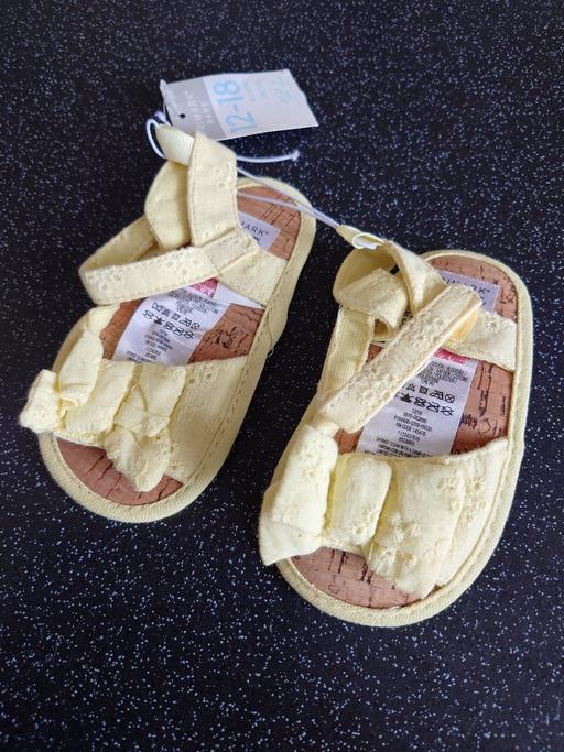  — Girls yellow sandals size 12-18 months