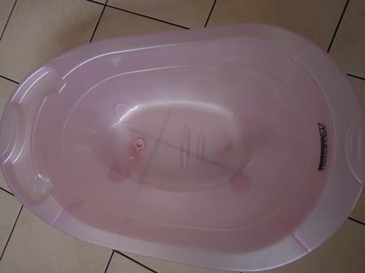  — Pink baby bath