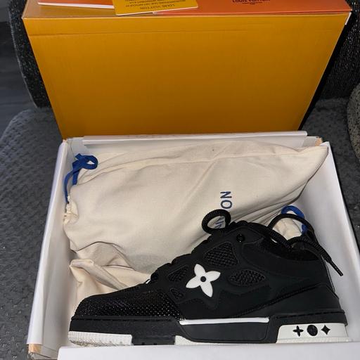  — Black and white skates 10uk new