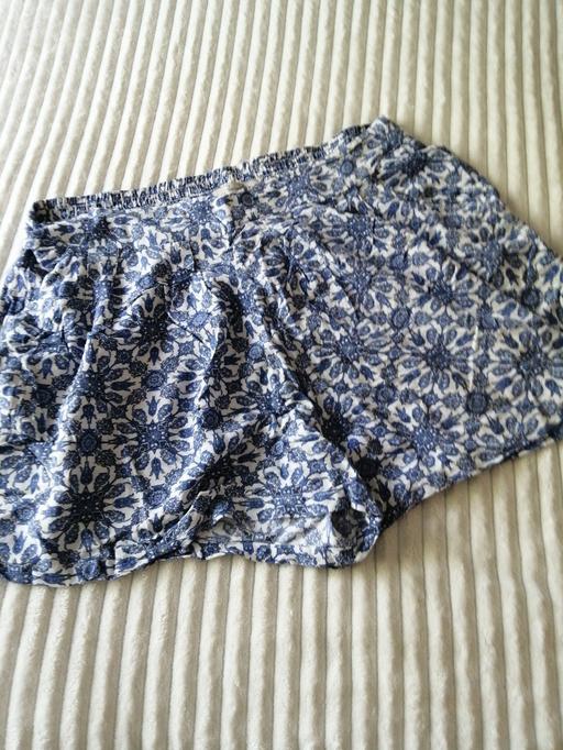 — ladies shorts with pockets size *16* Peacocks