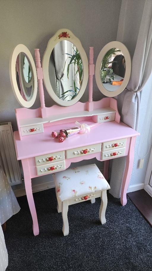  — kids dressing table