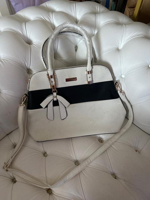  — Ted Baker Large hand bag