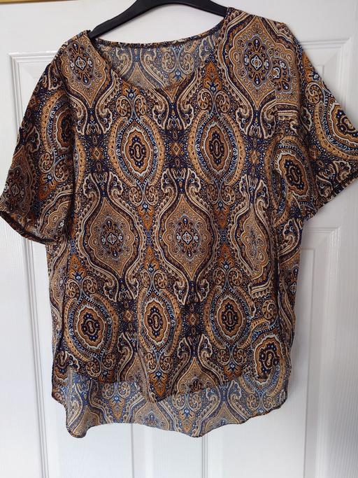 — Women's patterned missguided top size 12