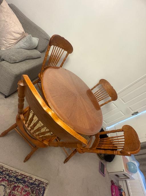  — Extending dinning table x4 chair