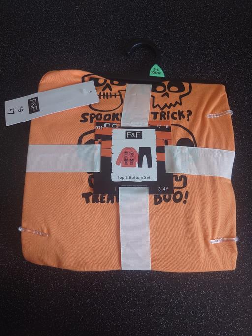  — Boys Halloween pyjamas size 3-4 years