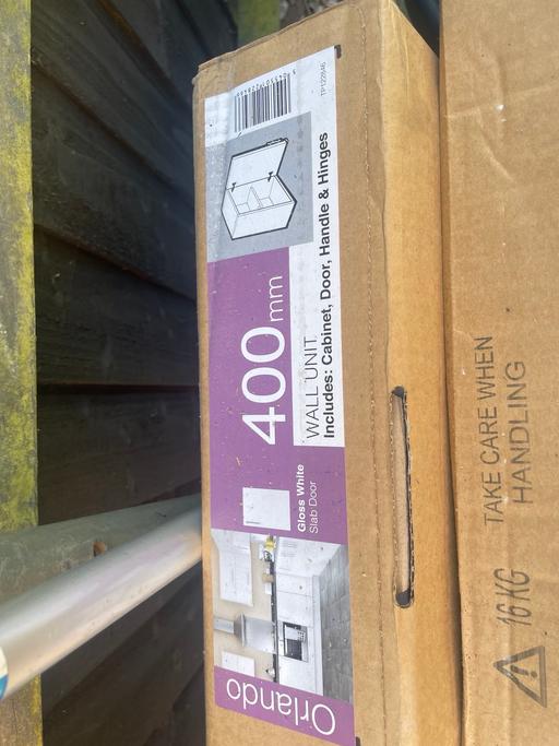 — 400 (OrlandoWickes)gloss white wall hung unit
