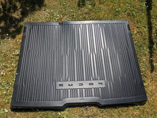  — Heavy‑duty rubber boot liner with raised edge