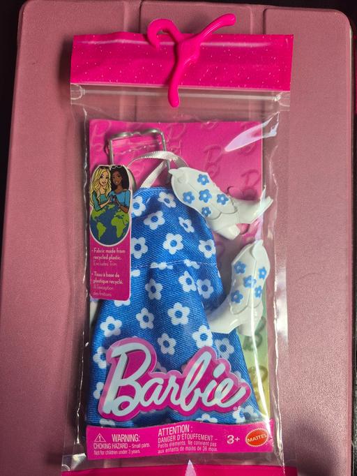  — new Barbie Outfit Pack