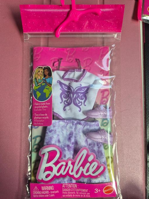  — new Barbie Outfit Pack