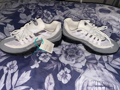  — Nike 110s