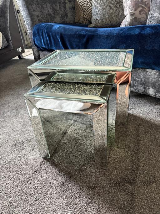 — Glass mirrors table