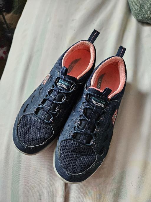  — Skechers Arch fit trainers