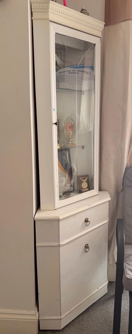  — Corner display cabinet