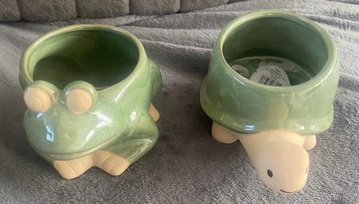  — Plant pots