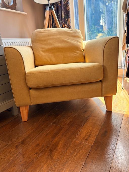  — Armchair