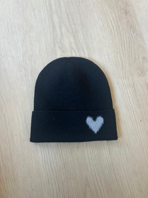  — 8x black beanie hat