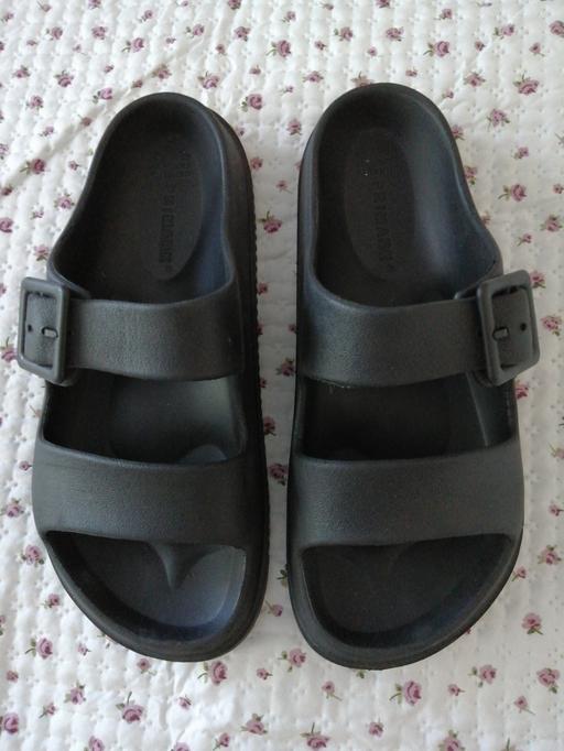  — ladies size *4*