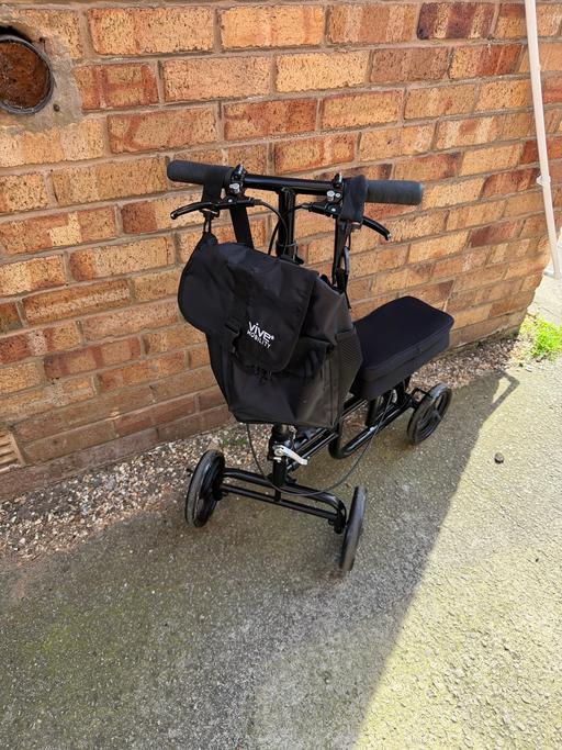  — Knee walker scooter