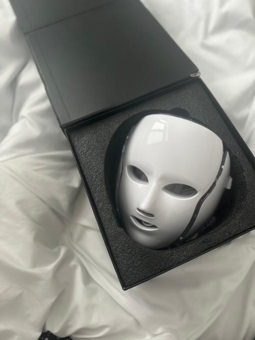  — LED red light mask by myglamoura rrp £90