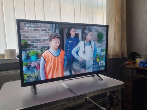  — 32 in smart hitachi television