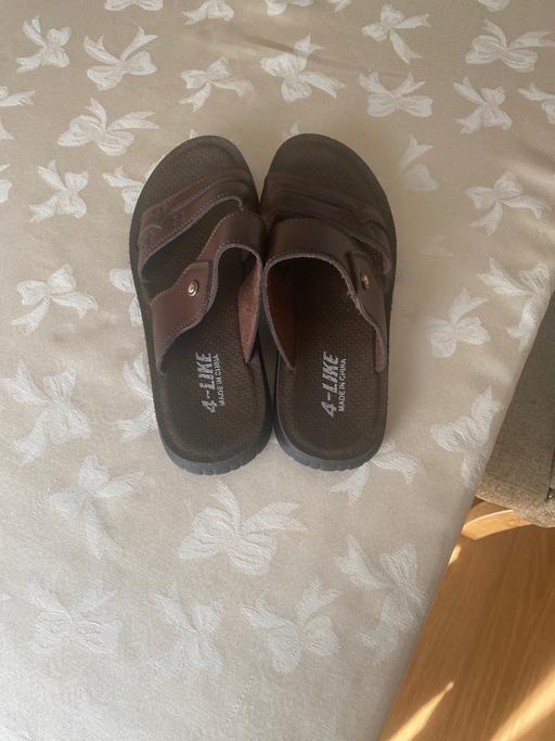  — 4-Like Slippers