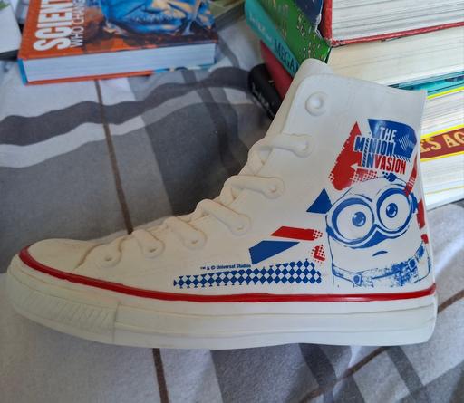  — minion sneaker lamp