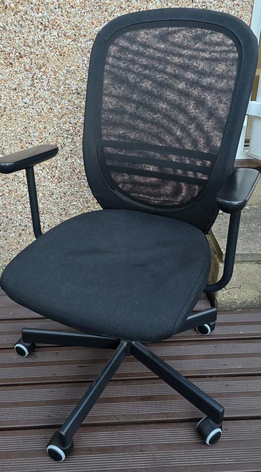  — Office chair with armrests, black
