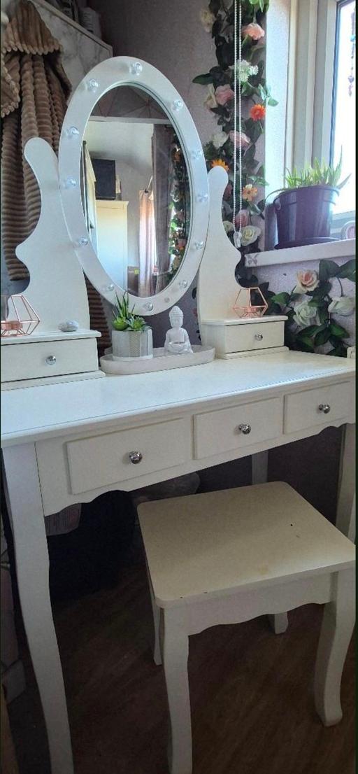 — dressing table with stool