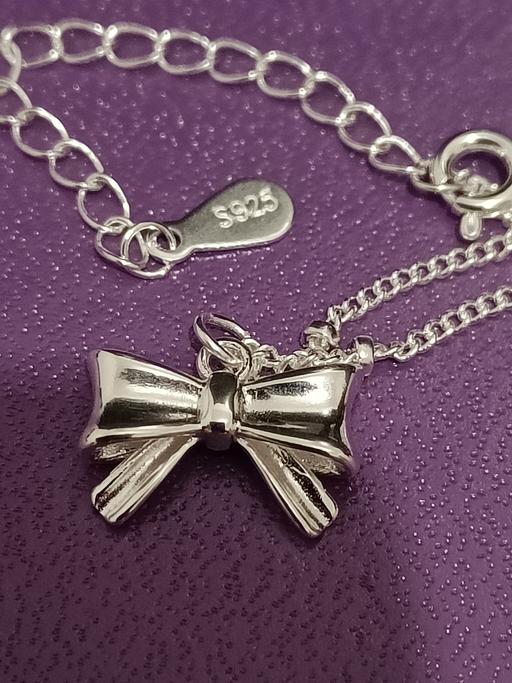  — 925 Sterling Silver necklace with a bow penda