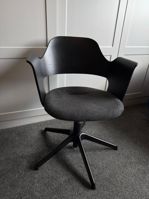  — Desk chair