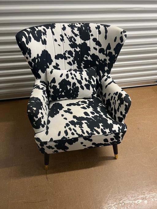  — Victoria Accent Wingback Armchair