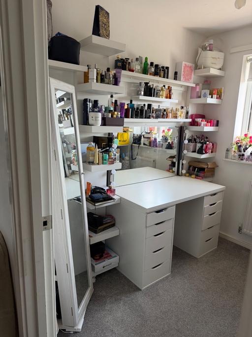  — Shelves, table and mirror with lights