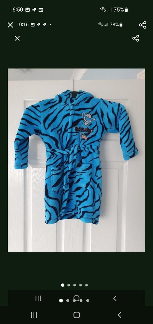  — children's Disney dressing gown with hood