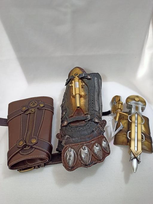  — ASSASSIN'S CREED GAUNTLET/WRISTBAND COSPLAY.