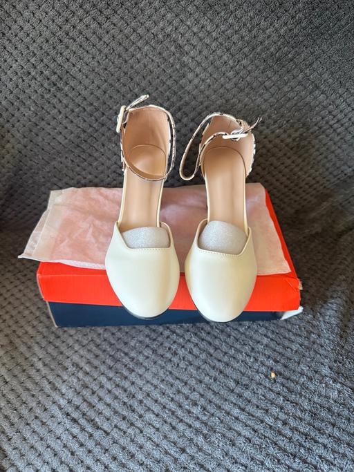  — Womens mid heal shoes.
