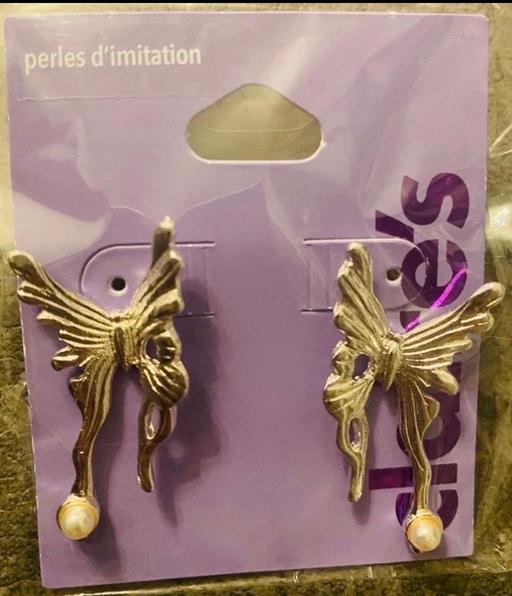  — Butterfly earrings