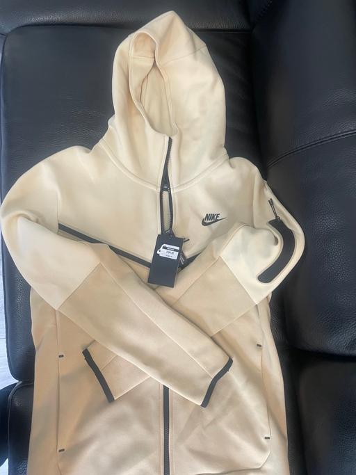  — Nike tech beige tech fleece