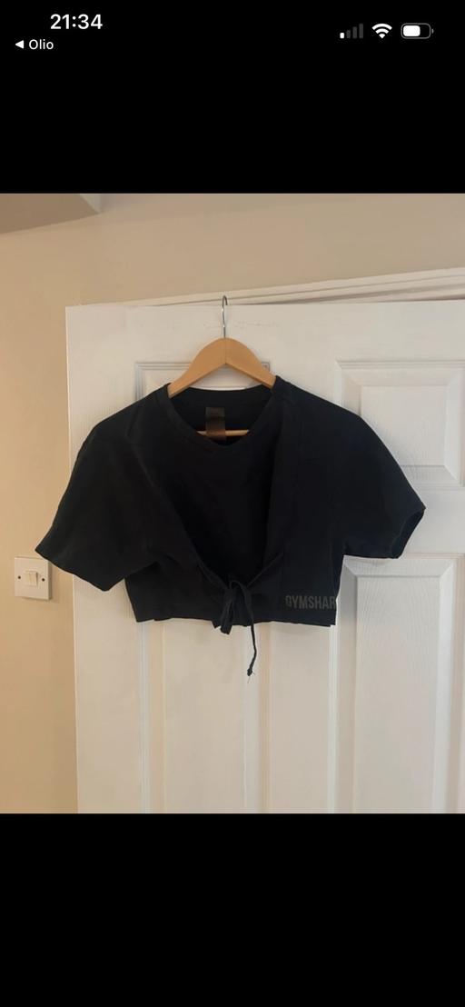  — Gym shark cropped gym tie top