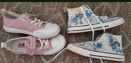  — girls trainers