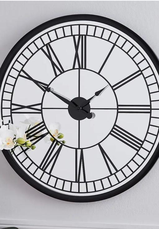  — Mirror wall clock