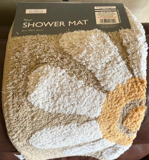  — Daisy design shower mat cotton