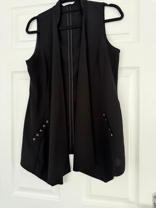  — Sleeveless jacket