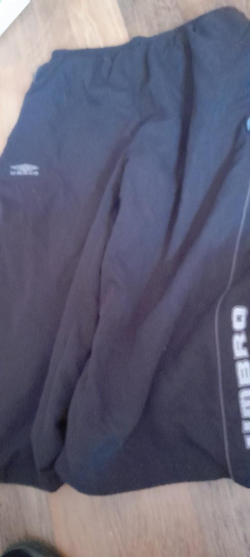  — umbro  3/4 shorts size L