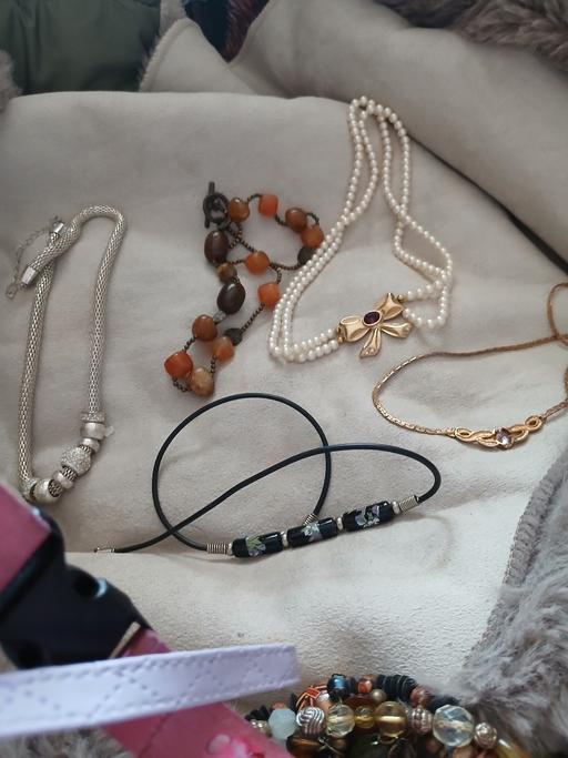  — 5 necklasces