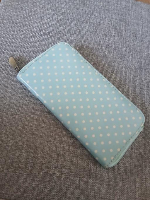  — Pic 1&2 Dotty Purse New