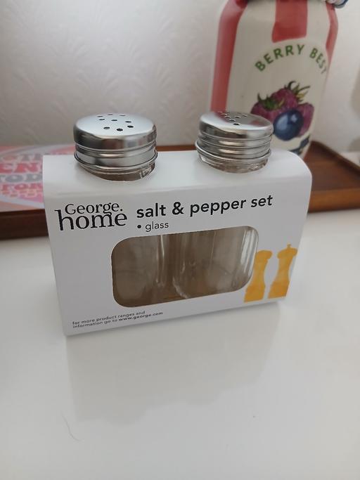  — Salt & Pepper Pots New