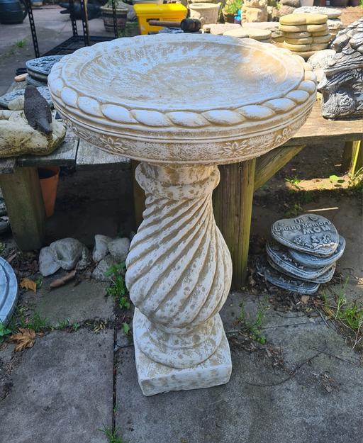 — Tall Bird Bath