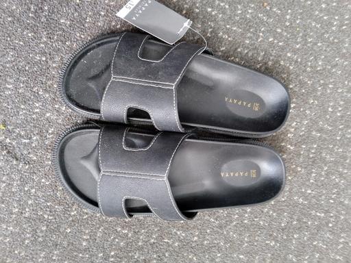  — women size 3 slip on sandals New