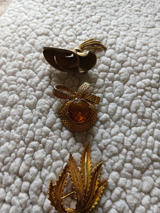  — 3 old vintage brooches